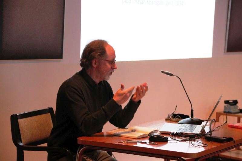 Prof. Frembgen beim Vortrag