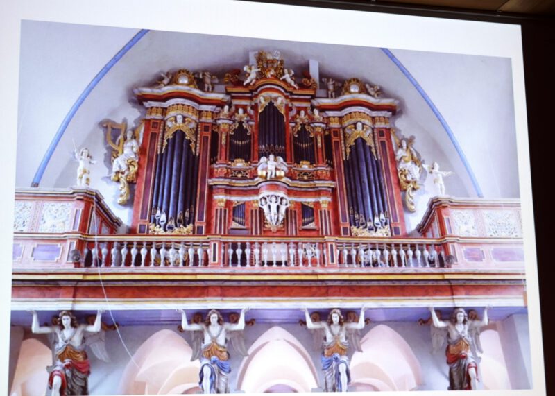 ....hat sich mit der frisch restaurierten Orgel der Klosterkirche beschäftigt