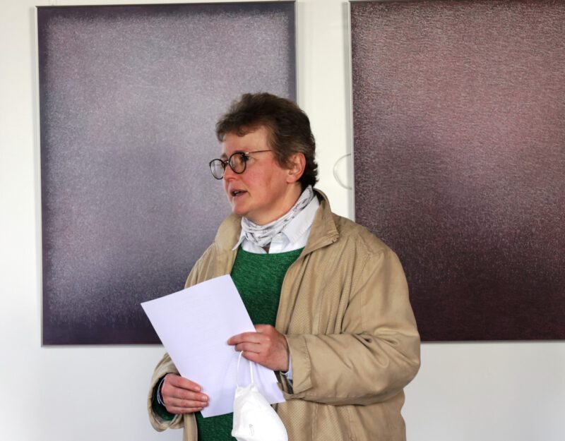 Dorothee Mann begrüßt die Teilnehmer