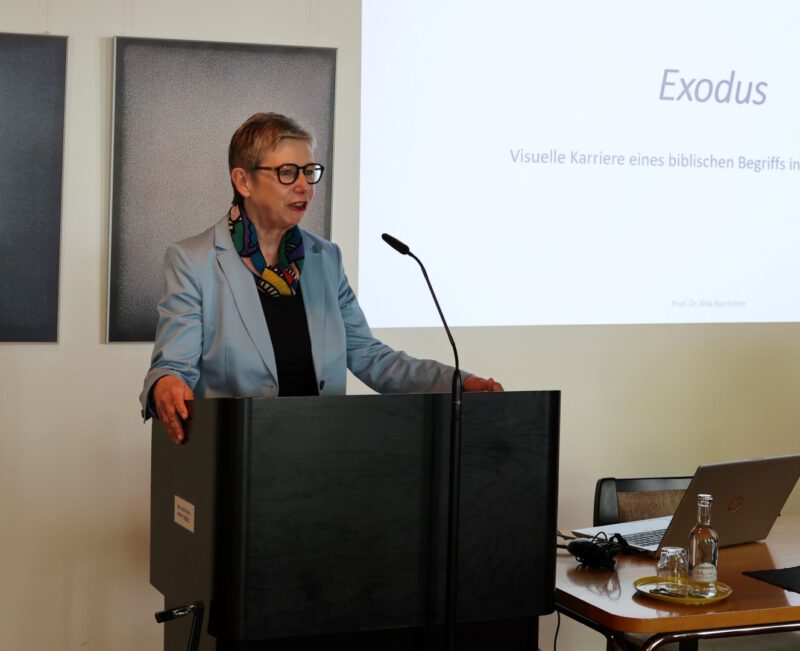 Prof. Dr. Rita Burrichter beschäftigt sich in Ihrem Referat besondres mit moderner Kunst