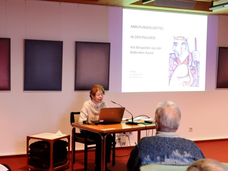 Dr. Anna Ulrich bei ihrem Vortrag