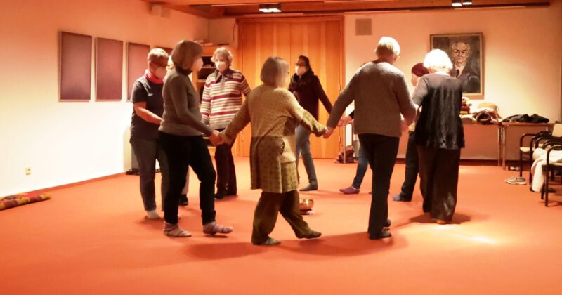 Abendliches spirituelles Tanzen