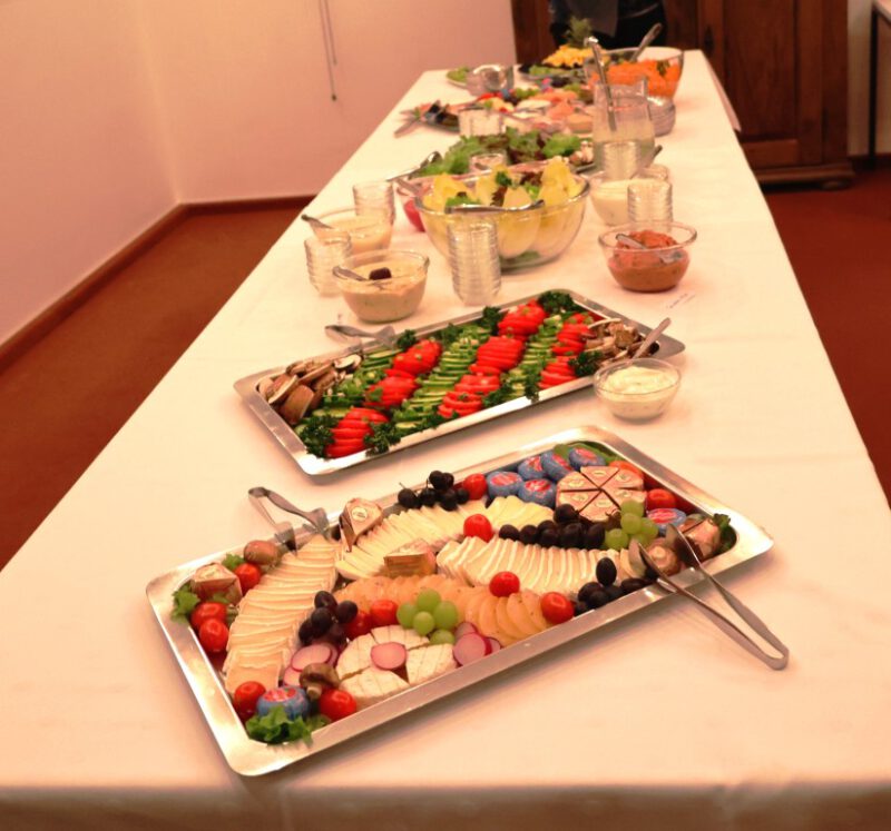 Die Küche zeigt ihr Können: Buffet mit leichter Kost nach dem Fastenbrechen