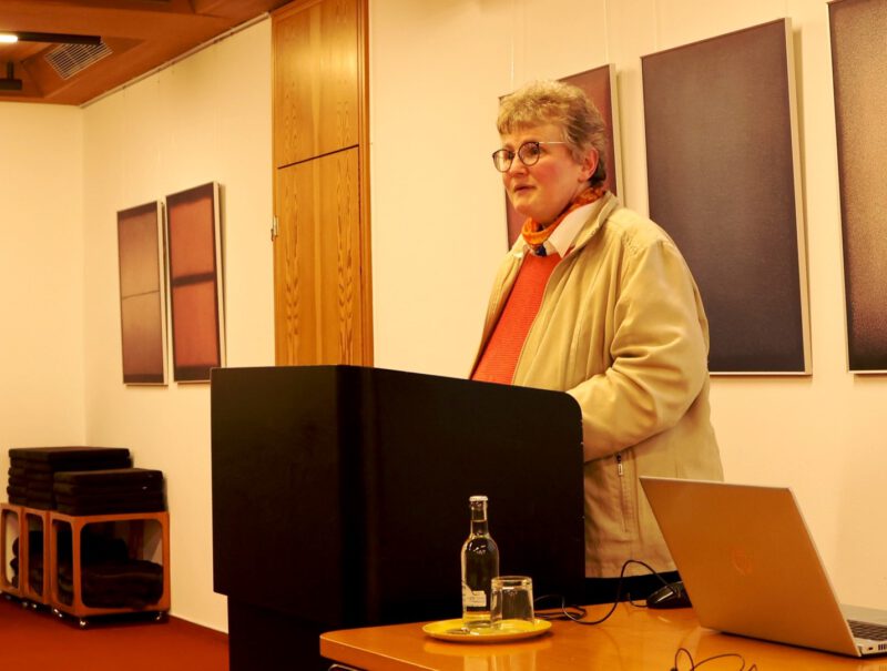 Begrüßung der Referenten und der Teilnehmer durch Dorothee Mann, Die Hegge