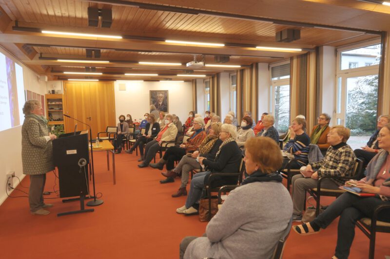 Prof. Dr. Dorothea Sattler fesselt das Publikum
