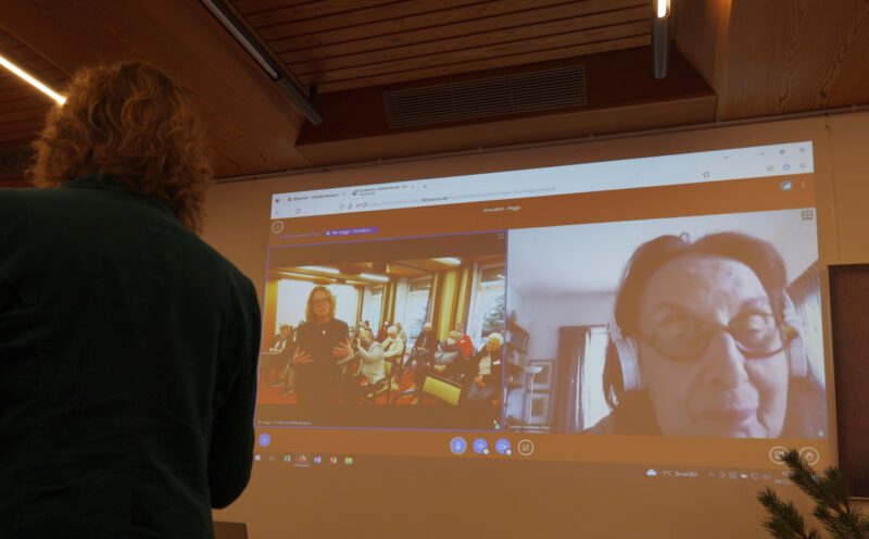 Frau Dr. Kirsch begrüsst die aus Jerusalem online zugeschaltete Prof. Dr. Goodman-Thau