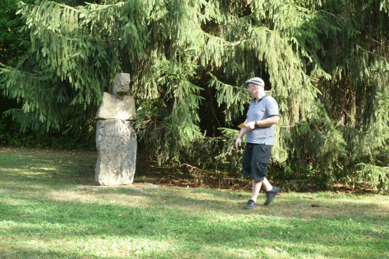 Dialog mit der Steinfigur