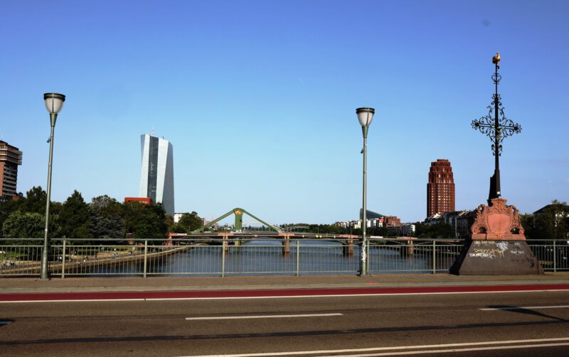 Auf der alten Main-Brücke