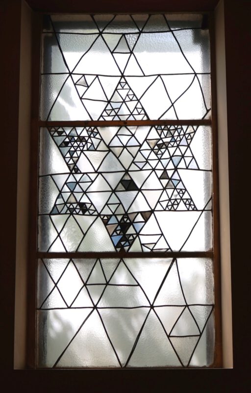 Glasfenster der Synagoge