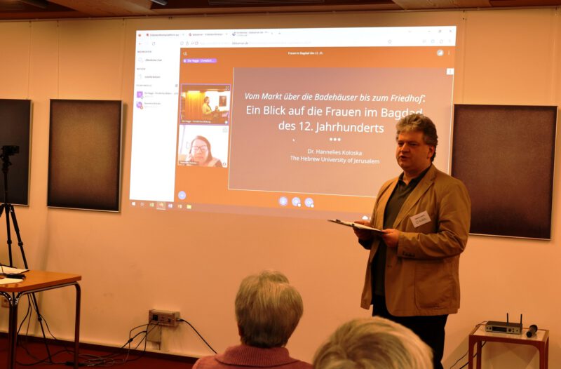 Begrüßung der Referentin Dr. Hannelies Koloska in Jerusalem per Videokonferenz