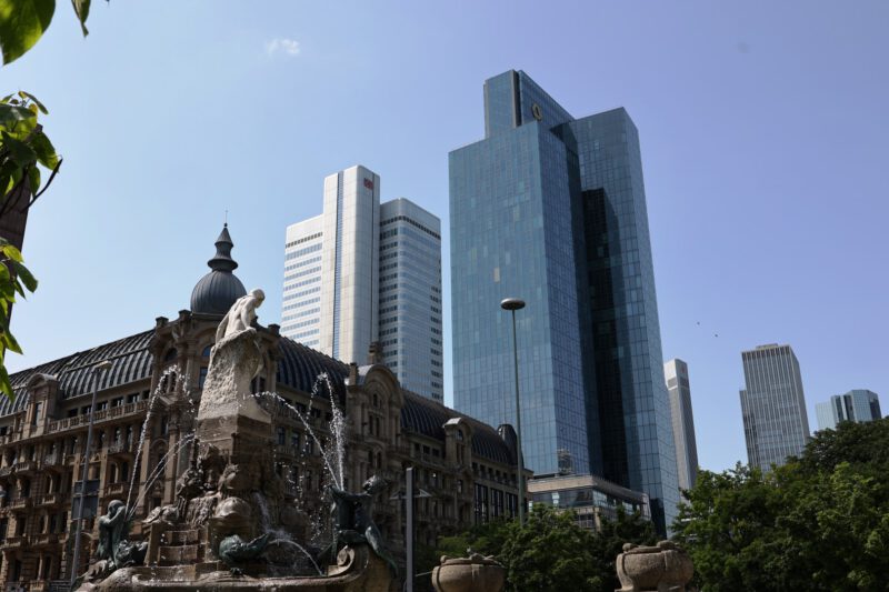 Auf dem Weg zum jüdischen Museum - - Wolkenkratzer dominieren das Stadtbild
