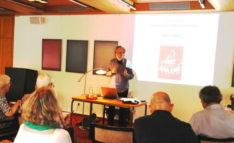 Prof. Reinhold Zwick bei seinem Vortrag