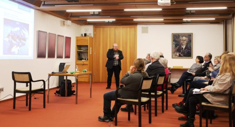 Dr. Patrick Urban erläutert Grundlegendes zu Amphibien