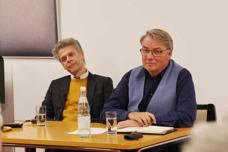 Prof. Dr. Daniel Schäfer beantwortet Fragen nach seinem Vortrag