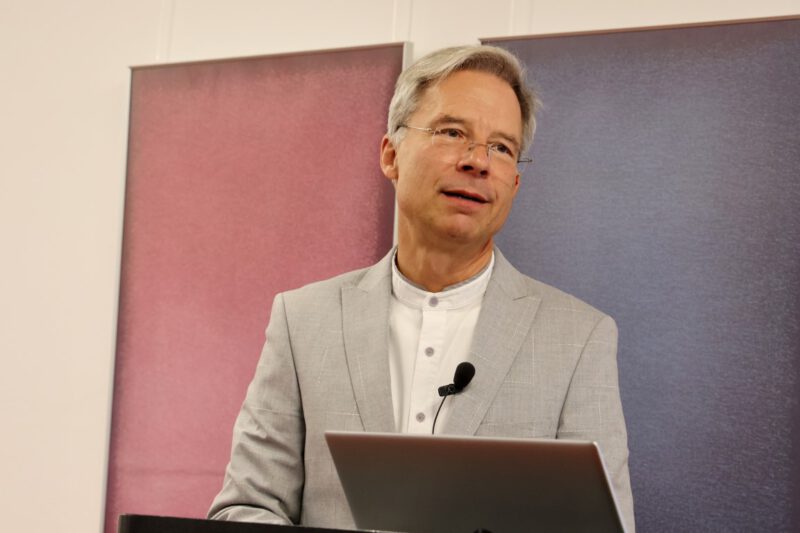 Palliativmediziner Prof. Dr. Andreas Lübbe bei seinem Referat